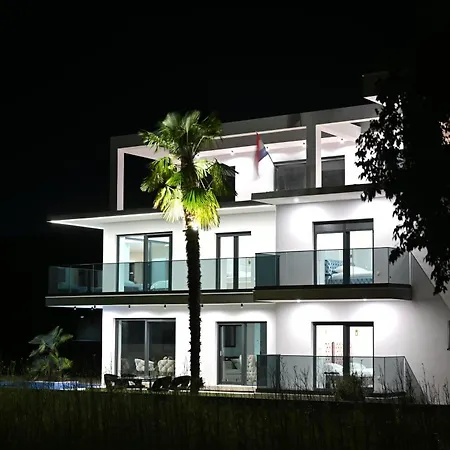 فيلة Noel Imotski Makarska