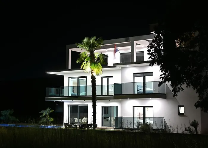 فيلة Noel Imotski Makarska